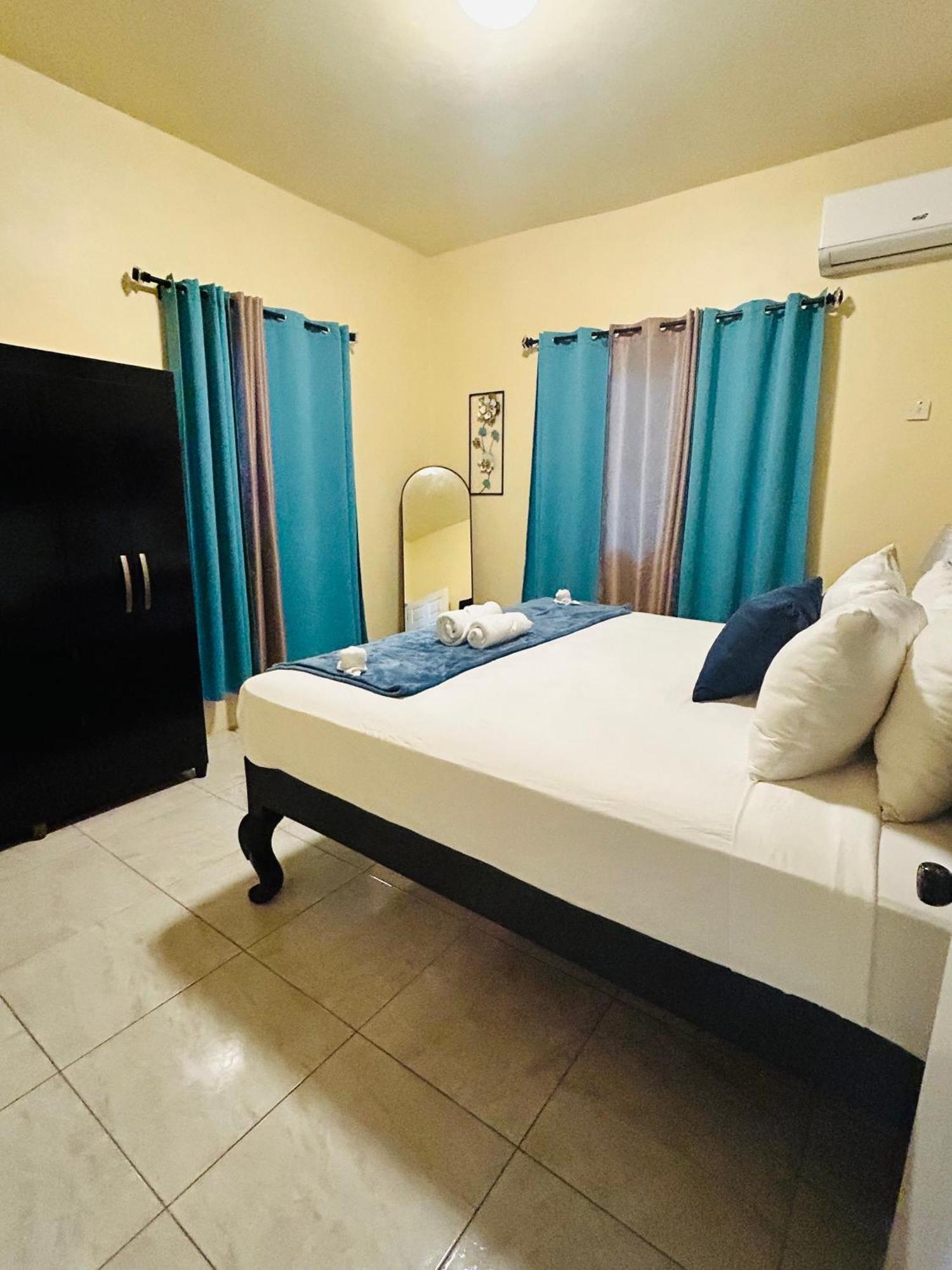 The Rest Stop- Gated Community-24 Hrs Security Teluk Montego Bagian luar foto
